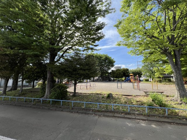 羽村市小作台4丁目　新築戸建全6棟の周辺|我が家の庭感覚で利用できそうなしらかば児童公園目の前！！