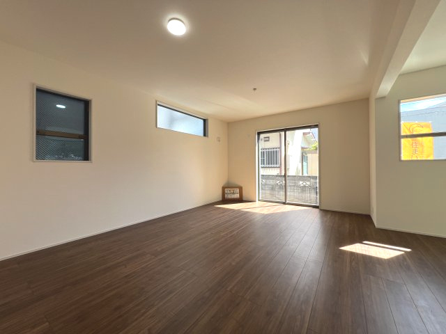 羽村市小作台4丁目　新築戸建全6棟の居間・リビング|どんなインテリアもOK！シンプルな造り、お好きなインテリアも選びたいですね☆