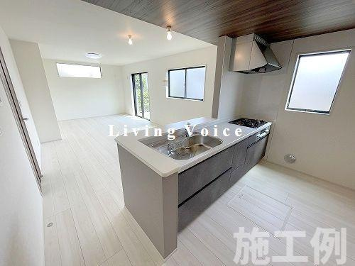【居間・リビング】 | 【仲介手数料０円】伊勢原市八幡台2丁目　新築一戸建て　3号棟　全3棟 | 伊勢原市八幡台2丁目　新築一戸建て　全3棟