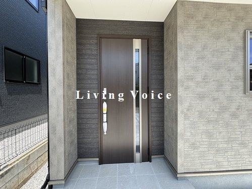 【エントランス】 | 【仲介手数料０円】伊勢原市八幡台2丁目　新築一戸建て　3号棟　全3棟 | 伊勢原市八幡台2丁目　新築一戸建て　全3棟