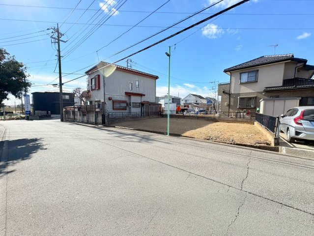 川越市小堤　建築条件なし売地　東武東上線『鶴ヶ島駅』徒歩33分　【名細小学区】の前面道路含む現地写真