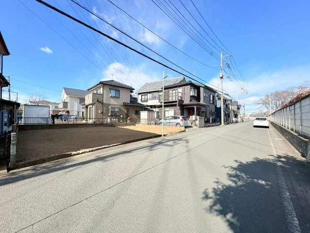 川越市小堤　建築条件なし売地　東武東上線『鶴ヶ島駅』徒歩33分　【名細小学区】の前面道路含む現地写真
