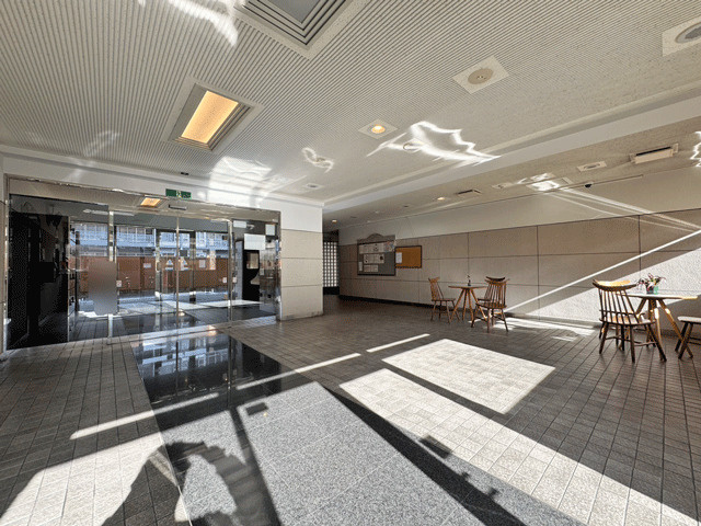 朝日プラザ大和町のエントランス