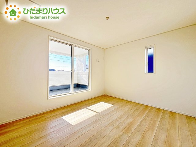 【寝室】 | ひたちなか市磯崎町第3　新築戸建　2号棟 | バルコニーに面していて、たっぷり光りの入る明るい主寝室です！