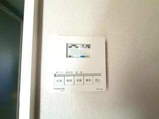 暖房機能があるため、冬場でも温かい浴室で入浴でき、乾燥機能があるため、水気を素早く取り除けます。また、換気機能があるため、湿気を素早く排出してカビや雑菌の発生を防ぐことができます。