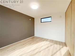 子供部屋…創造性や成長を促す遊びの空間を提供。学習や趣味に集中できる環境を整えます。個別のプライベートスペースは自己表現と自立心を育み、心地よい睡眠環境を整えリラックスできる場所を提供。