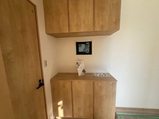 大きな玄関収納付きの玄関です　家族皆様の履物をしっかり収納できます
