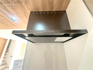 パワフルな吸引力で調理中の臭気等をしっかり処理してくれ、室内を快適に保ってくれます。
