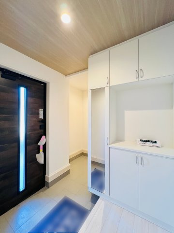前橋市南町の玄関|シューズクローク付きの玄関は、履物の着脱もスムーズに♪