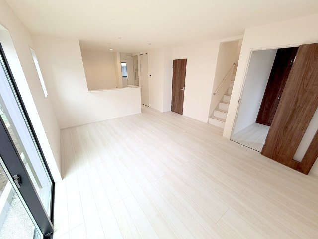 福生市熊川　新築戸建て　全1棟の前面道路含む現地写真