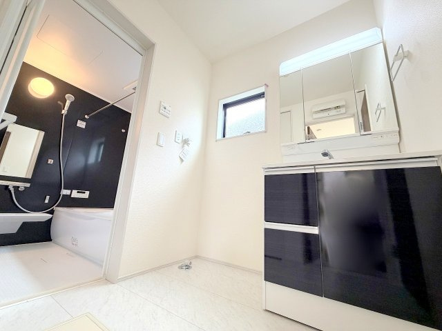 福生市熊川　新築戸建て　全1棟の独立洗面台