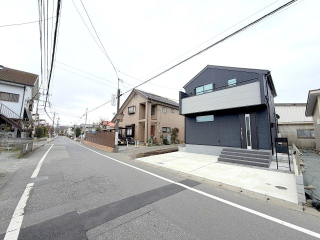 福生市熊川　新築戸建て　全1棟の前面道路含む現地写真