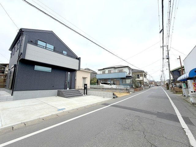 福生市熊川　新築戸建て　全1棟の前面道路含む現地写真