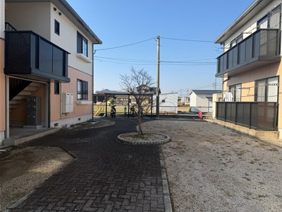 プロムナード蒲原B棟の駐車場