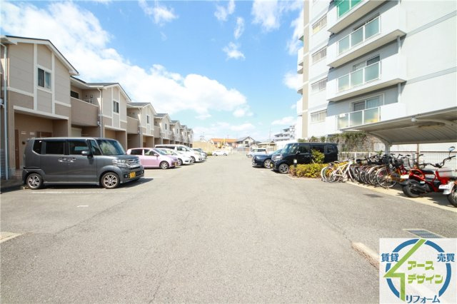 ユニヴェールの駐車場