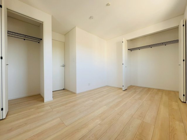 高知市中須賀町 第2 新築戸建て1号棟の洋室|2面収納で使いやすい洋室。