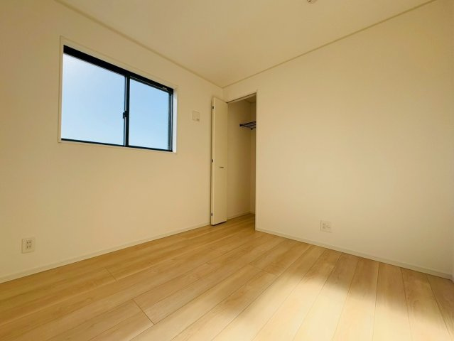 高知市中須賀町 第2 新築戸建て1号棟の洋室|落ち着いて過ごせるシンプルな一部屋。