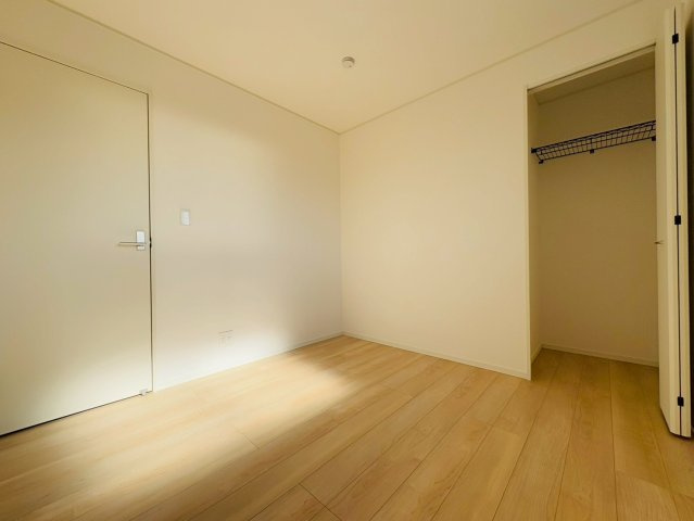 高知市中須賀町 第2 新築戸建て1号棟の洋室|日当たり良好で気持ちよく暮らせるお部屋。