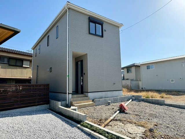 高知市中須賀町 第2 新築戸建て1号棟の外観|シンプルで飽きのこないスタイリッシュ外観。