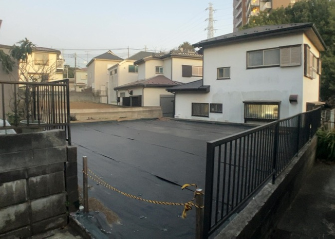 【外観】 | 家を建てる前提で土地を探している場合、地盤の丈夫さは譲れない条件の一つです。地盤が脆弱だと追加工事が必要となります。また、過去に地盤沈下や液状化現象を起こした土地は、できるだけ避けた方がいいでしょう。