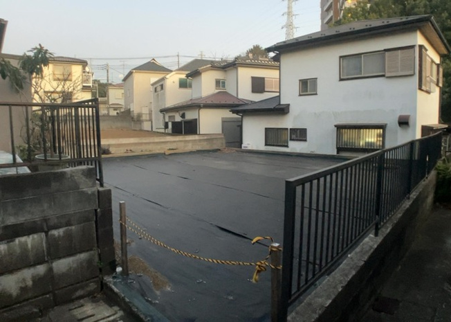 【外観】 | 人が暮らすうえで日光は大切な要素となります。日当たりの良さは譲れないポイントですね。併せて近くに大きな建築物の建築予定がないか、あるいはそれが可能な土地が近くにないか事前に確認することもお勧めします。