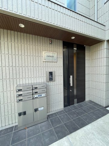 EMANONのエントランス