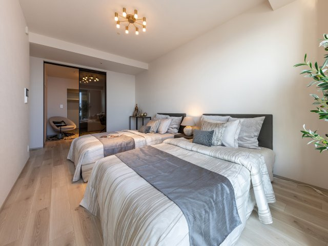 【寝室】 |  Ｗコンフォートタワーズウエスト | ～10帖超のマスターベッドルーム～