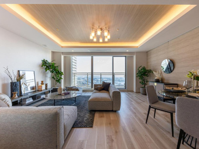 【居間・リビング】 |  Ｗコンフォートタワーズウエスト | ～眺望を眺めながらくつろげる 広々リビングダイニング写真～