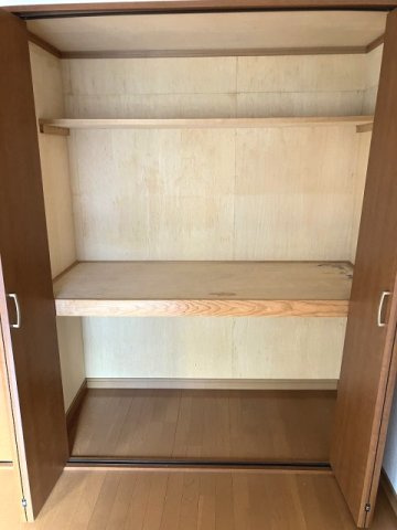 村上ビルの洋室