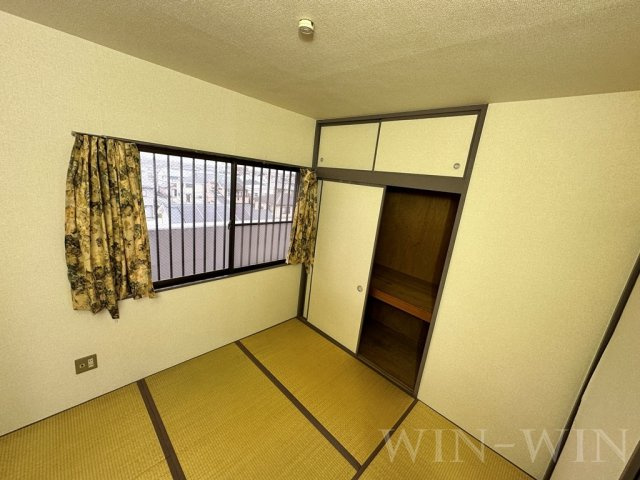 ユトリロ曙の寝室