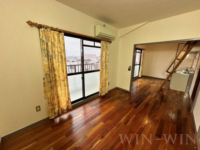 ユトリロ曙の居間・リビング