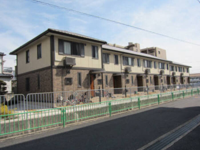 プロムナード沢良宜の外観