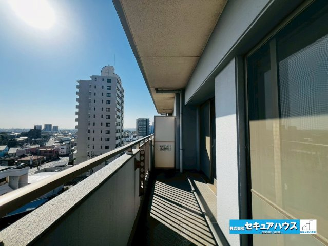 刈谷寿町パークホームズのバルコニー|【バルコニー】
◆見晴らしもよく、太陽の温かな温もりをめいっぱい受け止めてくれます。
太陽の光と爽やかな風を受けたお洗濯物はあっという間に乾き、取りこむ時には太陽の匂いを感じられそうですね。　