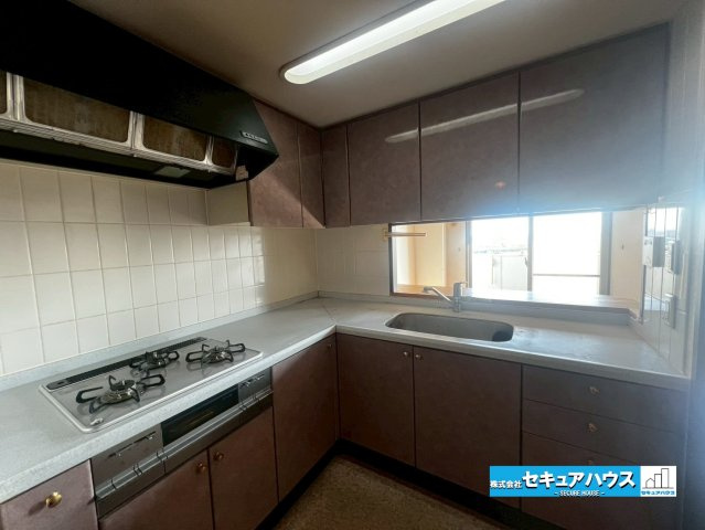 刈谷寿町パークホームズのキッチン|【キッチン】 
◆対面式のL字キッチン♪リビングの様子を見ながら調理することができます。
◆3.7帖のキッチンスペースは広々としており、収納も豊富です。毎日の調理が楽しみになります。　　　　　　　　　