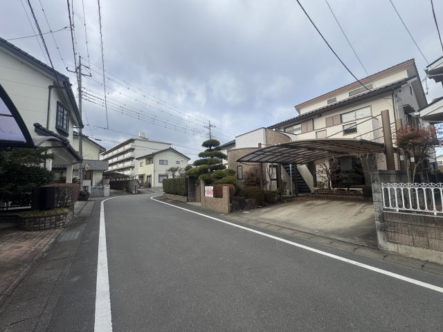 高崎市倉賀野町　中古住宅の前面道路含む現地写真|南側前面道路幅員約6.0ｍ