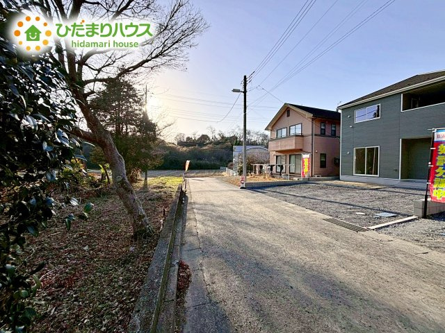 【前面道路含む現地写真】 | 笠間市笠間第3　新築戸建　2号棟 | 落ち着いた住環境が魅力的です☆