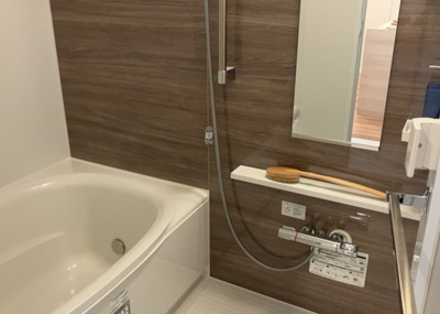 【浴室】 | マイ・コート八王子北野 | 入浴時の快適さも大事なことですが、綺麗な状態を維持できなければ気持ちよく入浴できません。毎日の掃除が楽という点は大事なポイントになります！カビが生えにくく掃除がしやすい、壁や浴槽を選ぶといいでしょう。