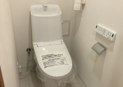 【トイレ】 | マイ・コート八王子北野 | トイレは大きさや形、機能、抗菌性などが異なる多種多彩なタイプが各メーカーから出ています。それぞれに良さがあるため、事前にどういったタイプのトイレがいいのかをご家庭内で決めて、内見に行くといいでしょう。