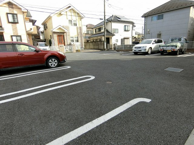 マル（maru）の駐車場
