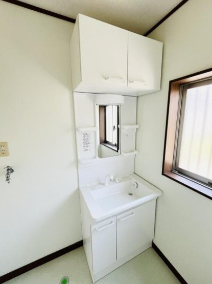 【独立洗面台】 | 藤沢市下土棚　中古戸建 | 独立洗面化粧台が付いています