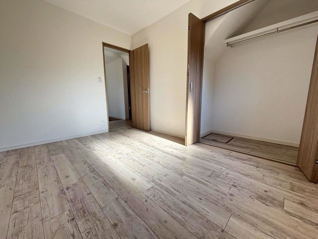 山陽小野田市高千帆2丁目の洋室