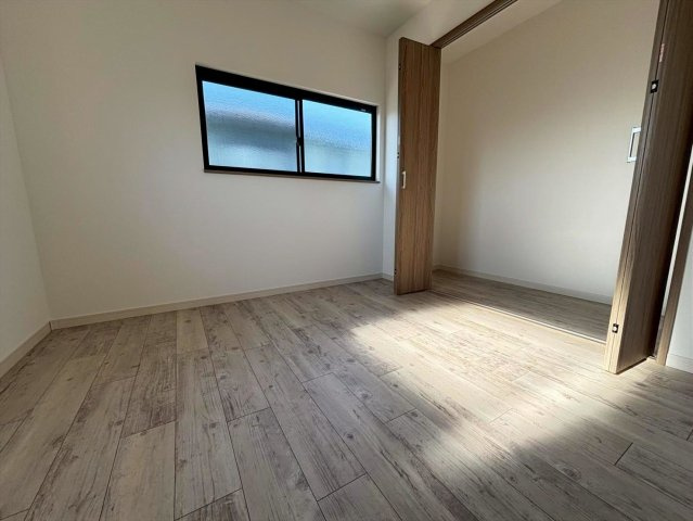 山陽小野田市高千帆2丁目の洋室