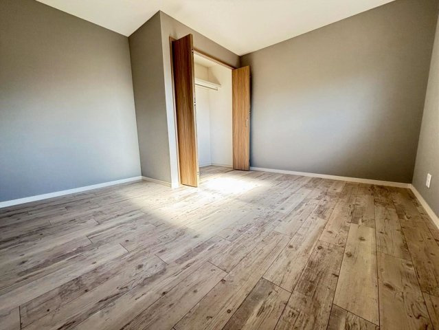 山陽小野田市高千帆2丁目の洋室