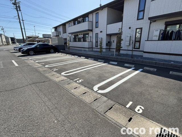 グランヴィラージュの駐車場