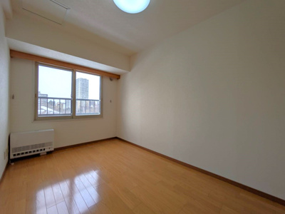 【居間・リビング】 | パシフィック近代美術館前