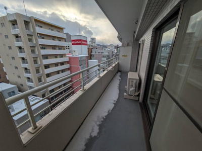 【バルコニー】 | パシフィック近代美術館前