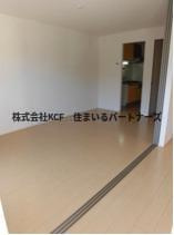 コルリス B棟の駐車場