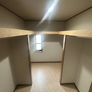 【収納】 | 千葉市若葉区みつわ台２丁目　中古戸建　千葉都市モノレール「みつわ台」駅 | 住空間をすっきり使うためには必須ポイントの収納スペースですよね。是非現地でご確認ください！季節感を演出する多彩な樹木と豊かな彩りが重なり、四季折々の変化を楽しめる心地よい場所となることでしょう！！