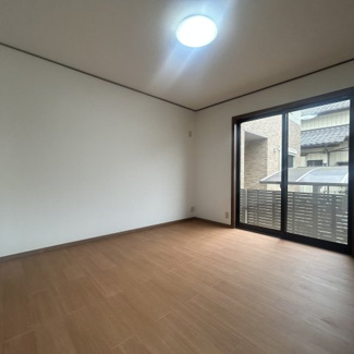 【洋室】 | 千葉市若葉区みつわ台２丁目　中古戸建　千葉都市モノレール「みつわ台」駅 | 家族一人ひとりの大切なプライベート空間！それぞれのお好みに合わせてインテリア出来るようなシンプルなデザイン！暮らし心地を大く左右する収納を、適材適所に配置し使い勝手を重視！明るく温もりがあります！！