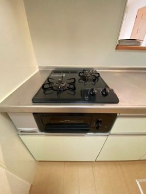 【キッチン】 | グリーンフラッツ | ２口ガスコンロ＋グリル付き